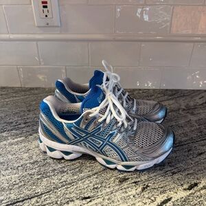 Women’s Vintage Y2K Asics Nimbus 12 Size 8.5